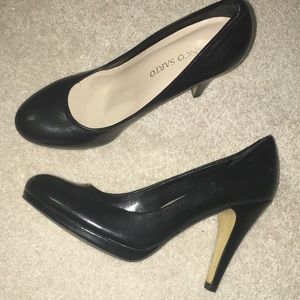 Black Pumps